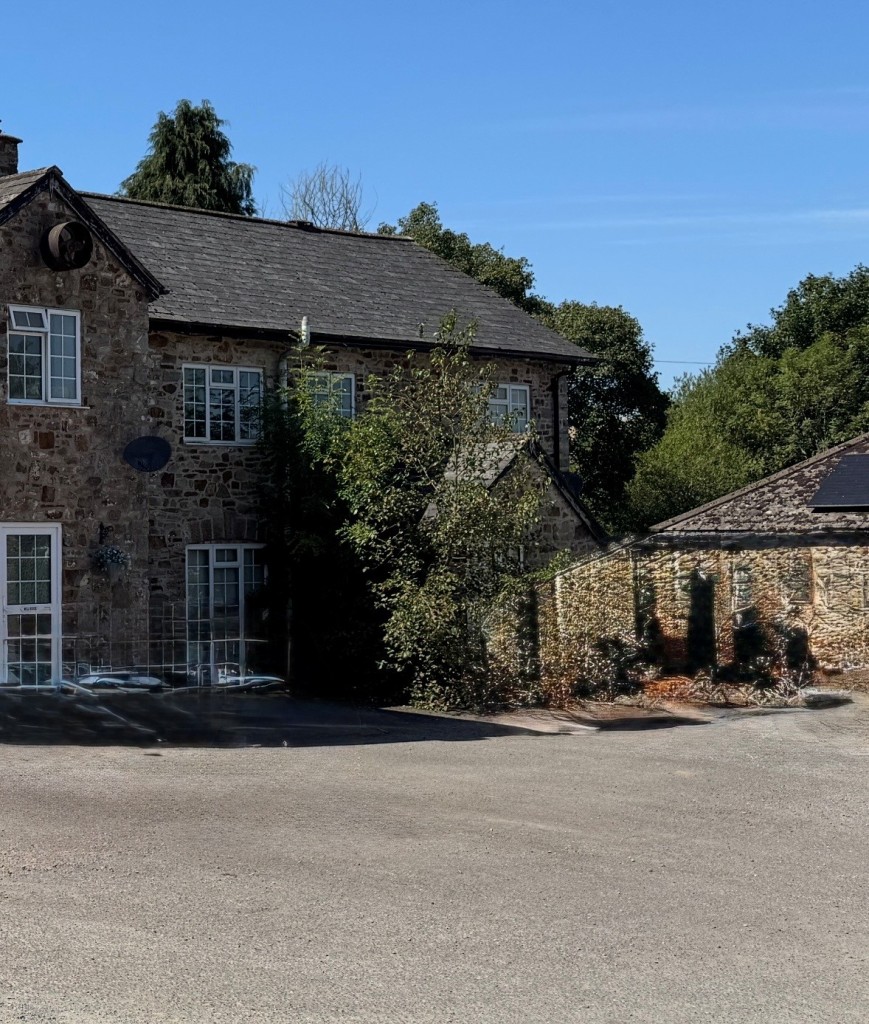 Lot: 115 - THREE-BEDROOM SEMI-DETACHED COTTAGE SITUATED WITHIN THE HIGHER GRANTS FARM ESTATE - Front of the property